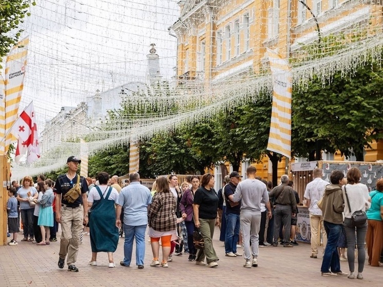  Белгородская пироговая "Плюшка" признана главной находкой Смоленского фестиваля уличной еды