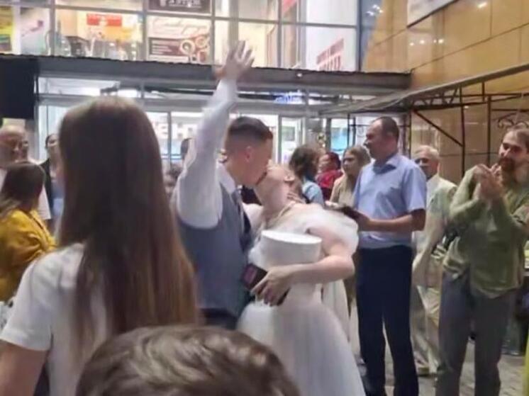 В Рязани торговый центр эвакуировали во время свадебного торжества