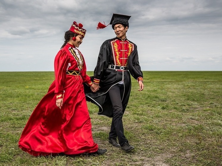 В Элисте представят калмыцкие костюмы из известного музея