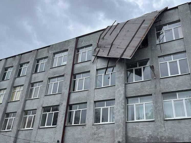 Непогода в Осетии оставила школу без крыши