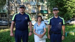 В Мичуринске сотрудники ДПС спасли из задымленного подъезда пенсионерку