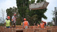 В Авдеевке восстанавливают дом, где бойцы из ХМАО подняли флаг России
