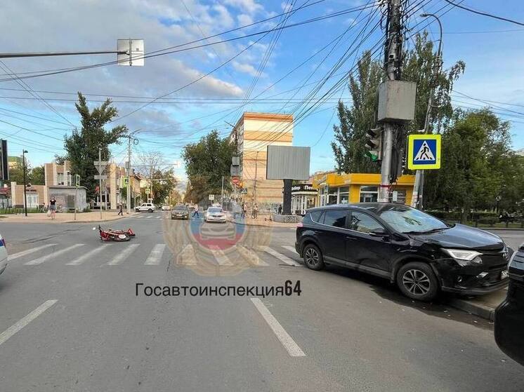 19-летнего мотоциклиста доставили в больницу после ДТП в Саратове