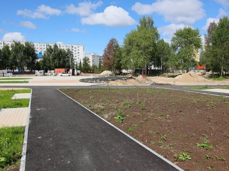 В Тобольске благоустраивается сквер «Спортивный»