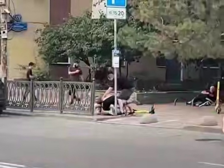Массовая драка вспыхнула в центре Ростова