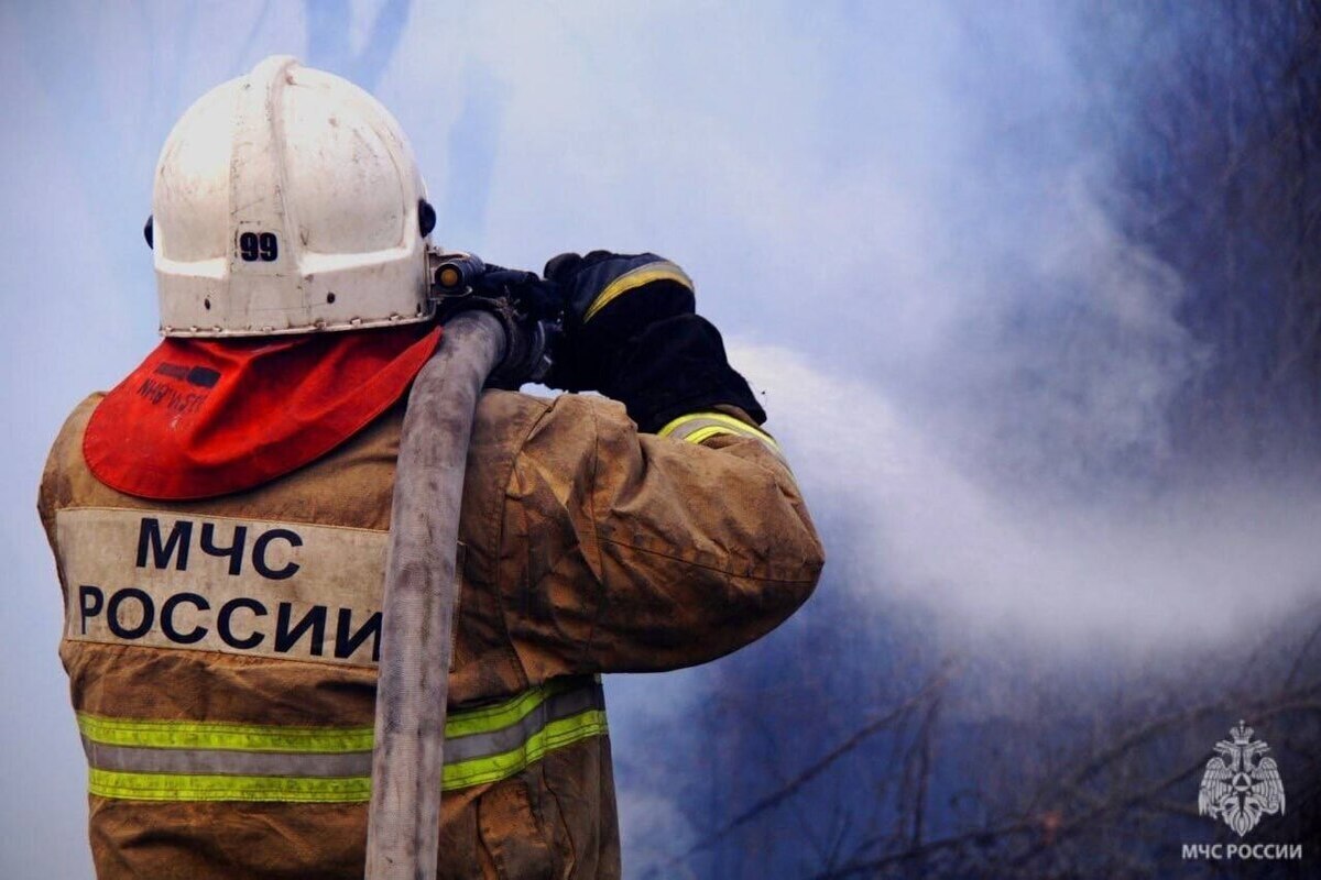 10 августа в Самарской области МЧС ликвидировало 8 пожаров и выезжало на 2 ДТП