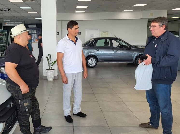 В Липецкой области передали специальные автомобили пострадавшим на производстве
