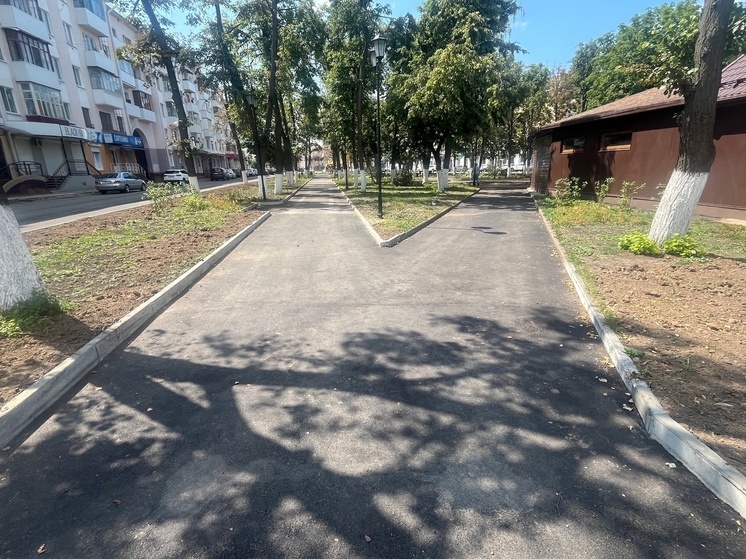 В Орле на территории Железнодорожного района в начале лета 2025 года благоустроили Промышленный сквер