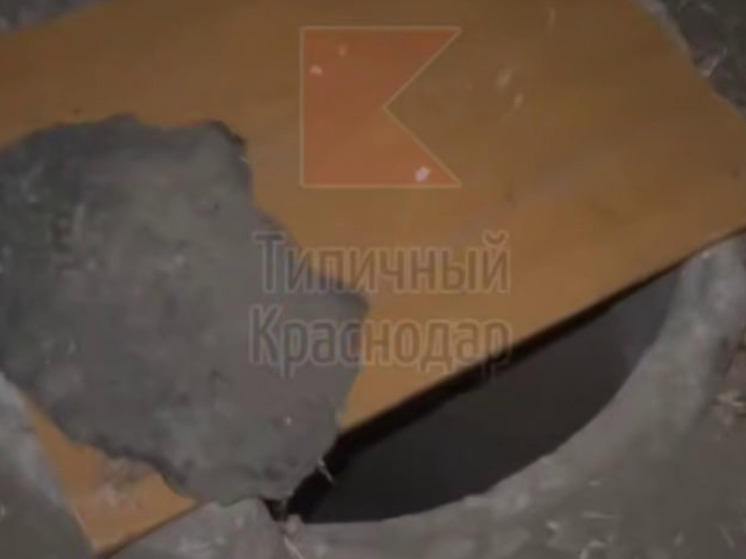 Соцсети: Ребенок упал в открытый люк возле детской поликлиники в Краснодаре