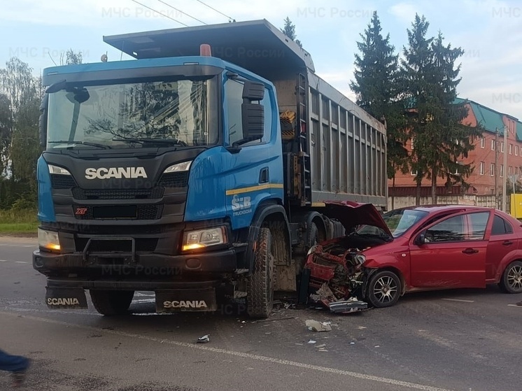 В Малоярославце Chevrolet смяло фурой