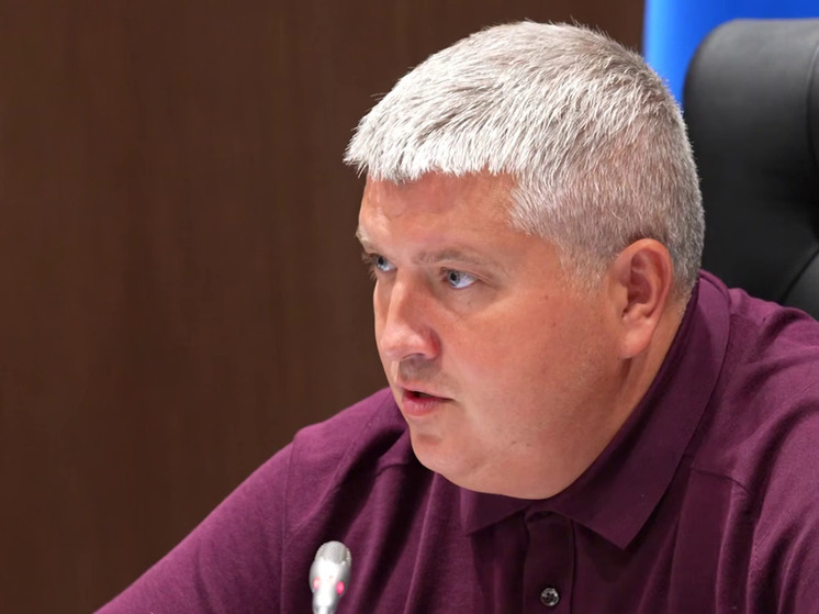 Александр Дронов провел 11 августа оперативное совещание, посвященное вопросам борьбы с борщевиком и другими ядовитыми растениями