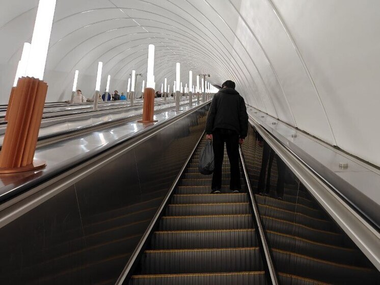 В Петербурге на зеленой ветке метро ускорят движение поездов