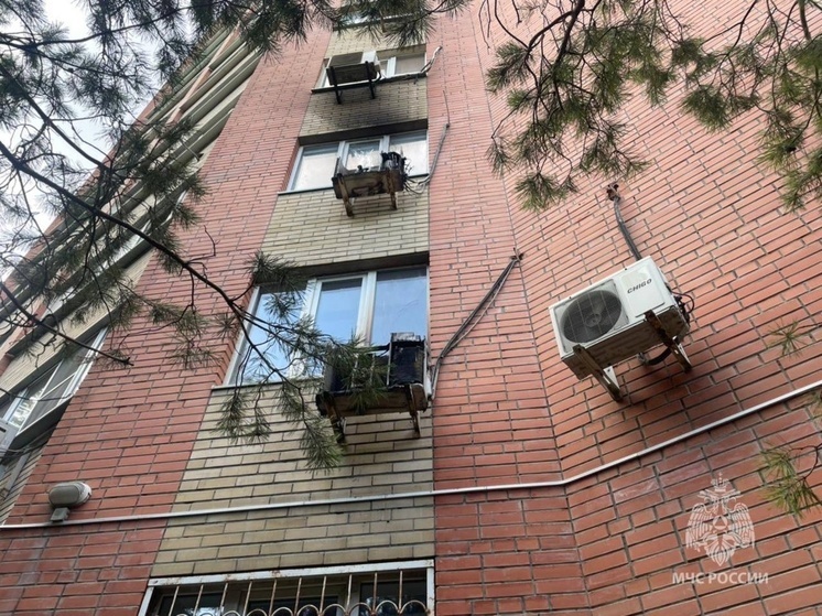 В многоэтажке Ростова вспыхнул кондиционерный блок