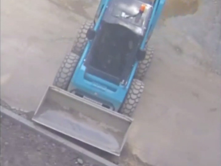 В Лобне бордюр не пережил и двух дней – его раздавил трактор с "любителем" за рулём