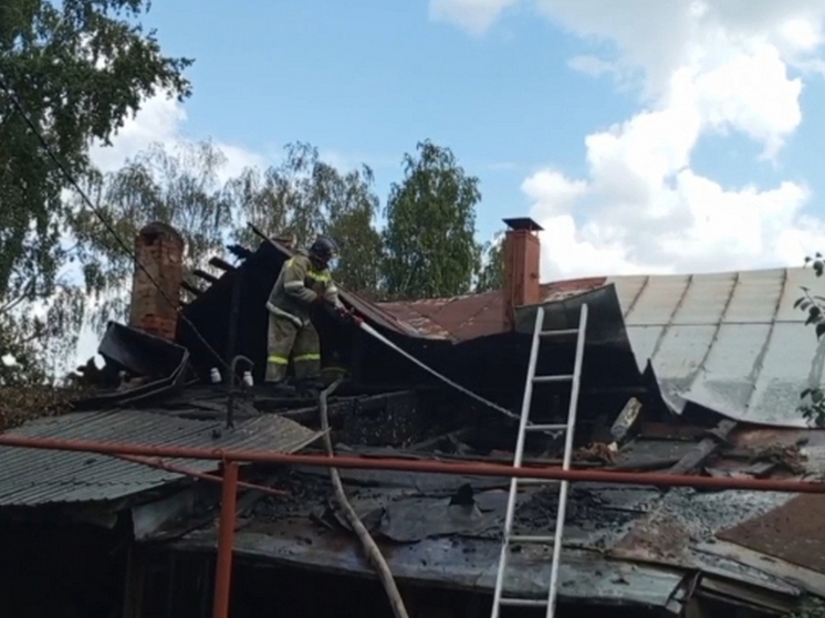 В доме на Ерофеевской в Тамбове загорелся чердак