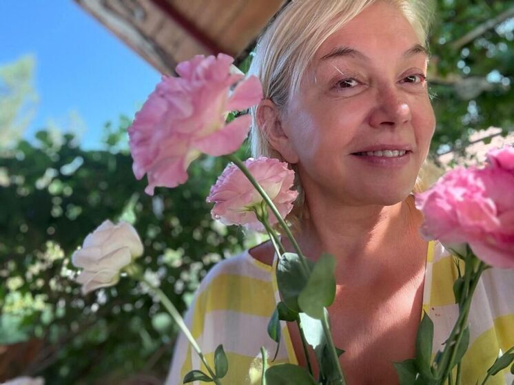 Арина Шарапова отдыхает и работает в Крыму, где не только проводит время на своей даче, но и ездит по важным и знаковым местам региона