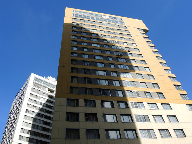 Двухлетний мальчик чудом не выпал с 12-го этажа на востоке Москвы