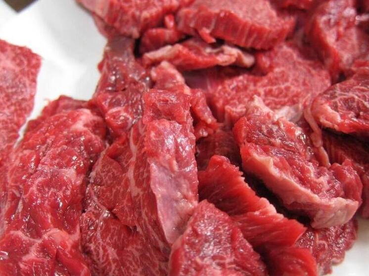  В Новосибирской области изъяли из продажи несколько партий опасного мяса
