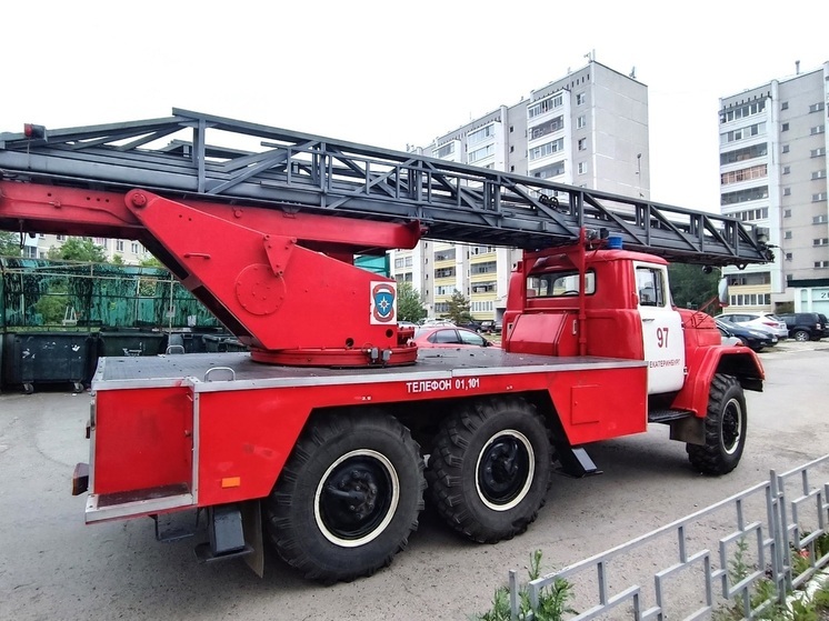 В Каменске-Уральском при пожаре в пятиэтажке погиб человек