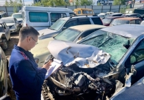 Ночью 9 августа в Хатассах пьяный водитель автомобиля «Toyota Allion» выехал на встречную полосу и столкнулся с мотоциклом, которым управлял 16-летний подросток