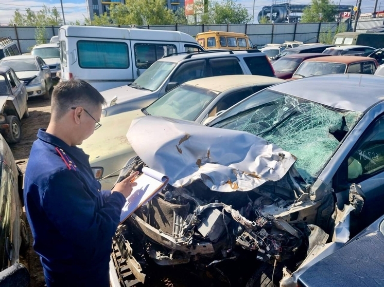 Ночью 9 августа в Хатассах пьяный водитель автомобиля «Toyota Allion» выехал на встречную полосу и столкнулся с мотоциклом, которым управлял 16-летний подросток