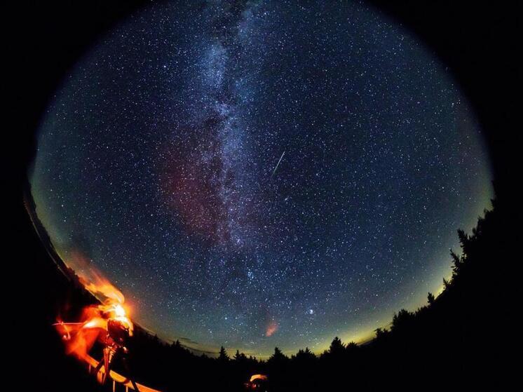 Meteore Perseidi luminose e coppie planetarie adorneranno il cielo ad agosto