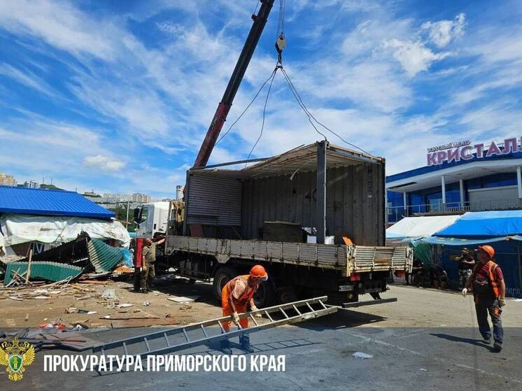 Снос незаконных построек на Спортивном рынке продолжается во Владивостоке