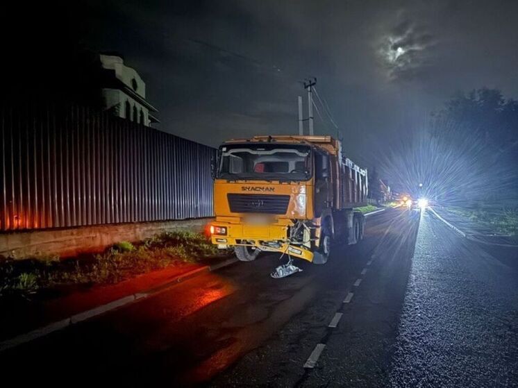 Девушка на моноколесе врезалась в самосвал и погибла в Подмосковье