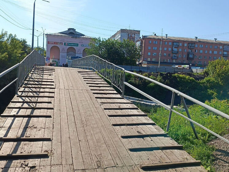 В Новокузнецке к октябрю завершится строительство нового пешеходного моста
