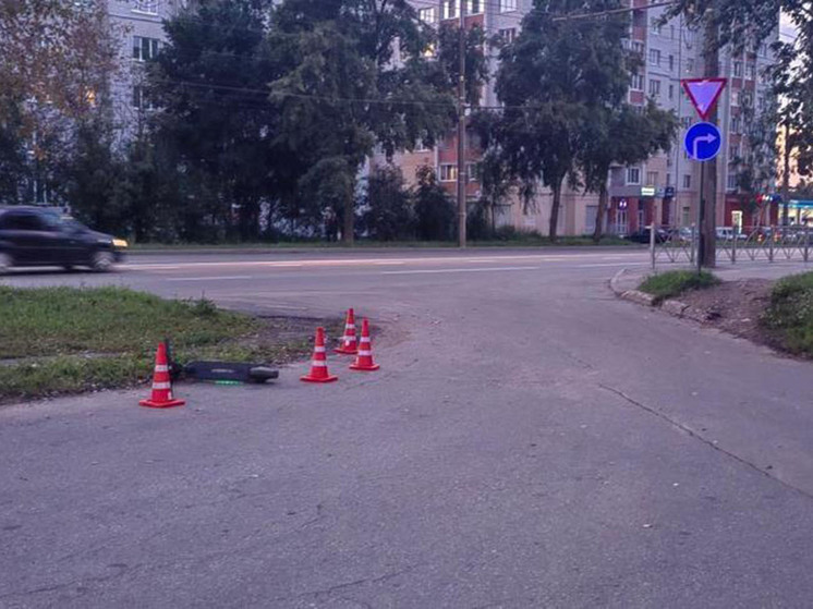 В Великом Новгороде женщина пострадала от наезда самокатчика