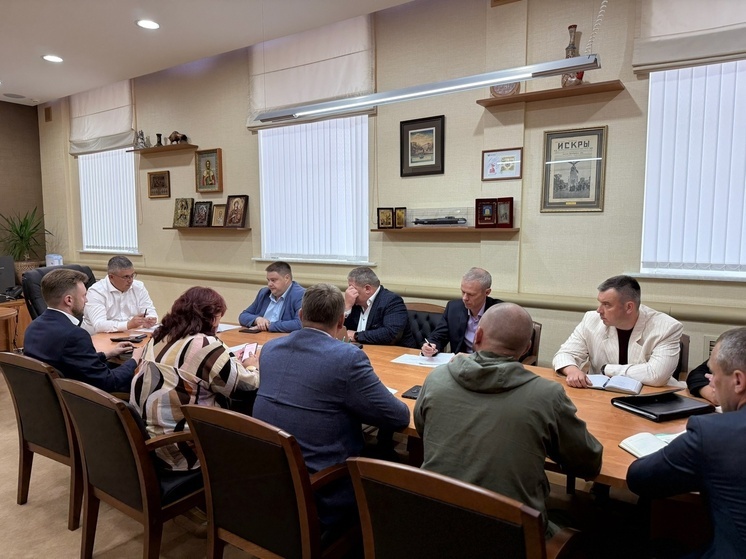 Глава Смоленска провел оперативное совещание по уборке города