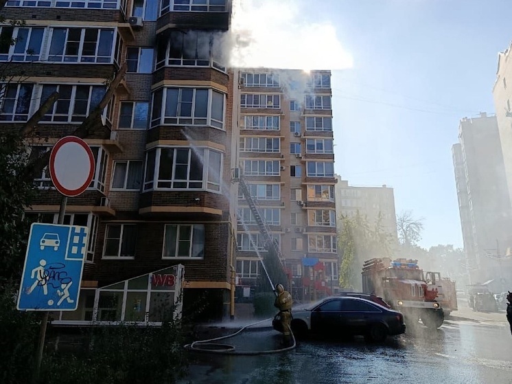 В результате пожара в многоэтажке Аксая вывели 28 человек
