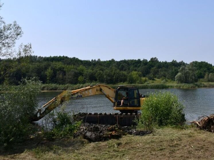В урочище Голенькое Белгородской области продолжается очистка пруда