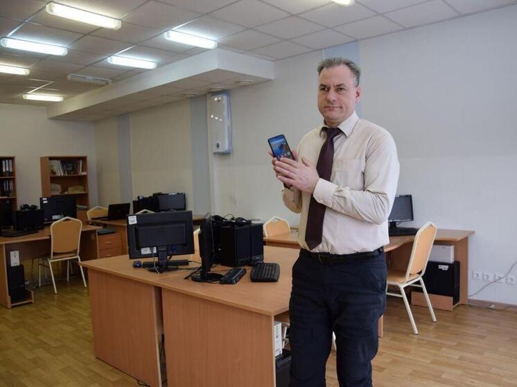 Инвалиды по зрению Тюменской области получат специальные смартфоны от государства