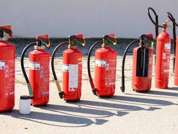 Жителям НАО рекомендовали брать с собой на отдых огнетушитель