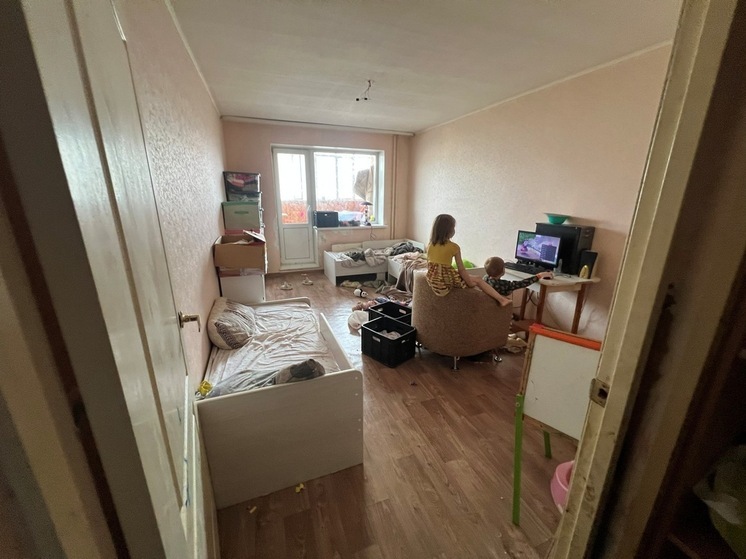 Детей изъяли из екатеринбургской семьи, где 3-летняя девочка выпала из окна