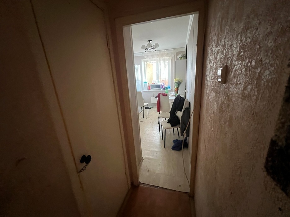 Антисанитарию выявили в квартире Екатеринбурга, из окна которой выпала девочка