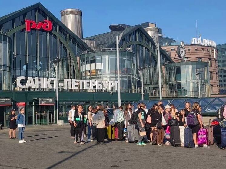 На отдых в Ленобласть приехали 230 детей из Енакиево и Курской области