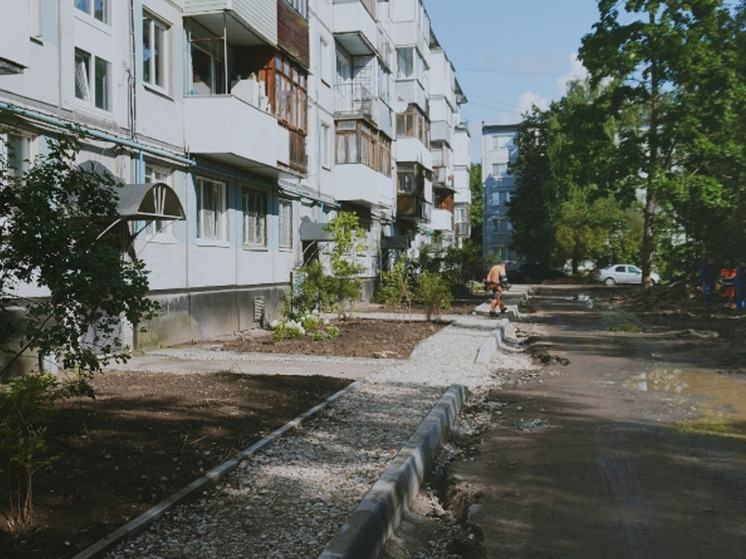 Дождь помешал ремонту двора на улице Ломоносова в Великом Новгороде