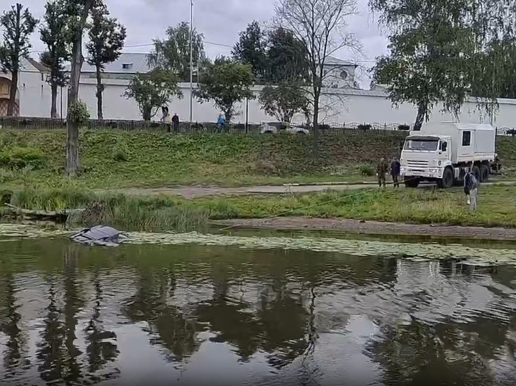 В Ярославле сотрудникам ГИМС пришлось спасать «Лексус»