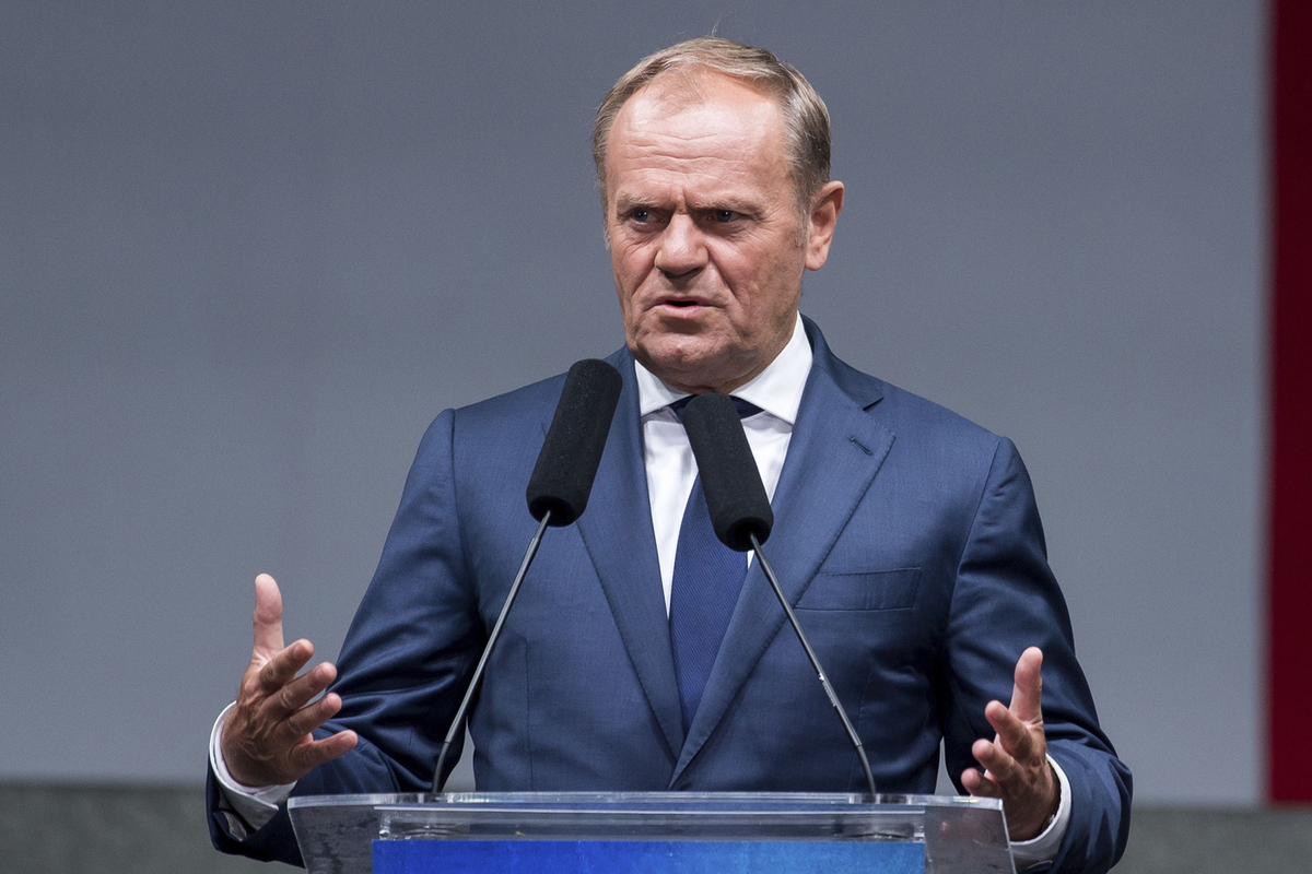 Премьер Польши Туск назвал "местных идиотов" исполнителями сценария Путина