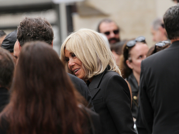 Макроны поручили адвокатам собрать компромат на высказывавшуюся о гендерной принадлежности Брижит ведущую