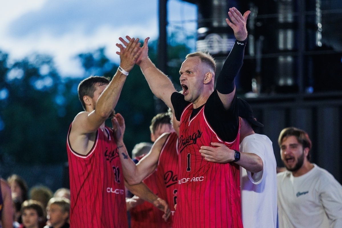 Чемпион Евробаскета-2007 Понкрашов заценил корт из переработанных кроссовок