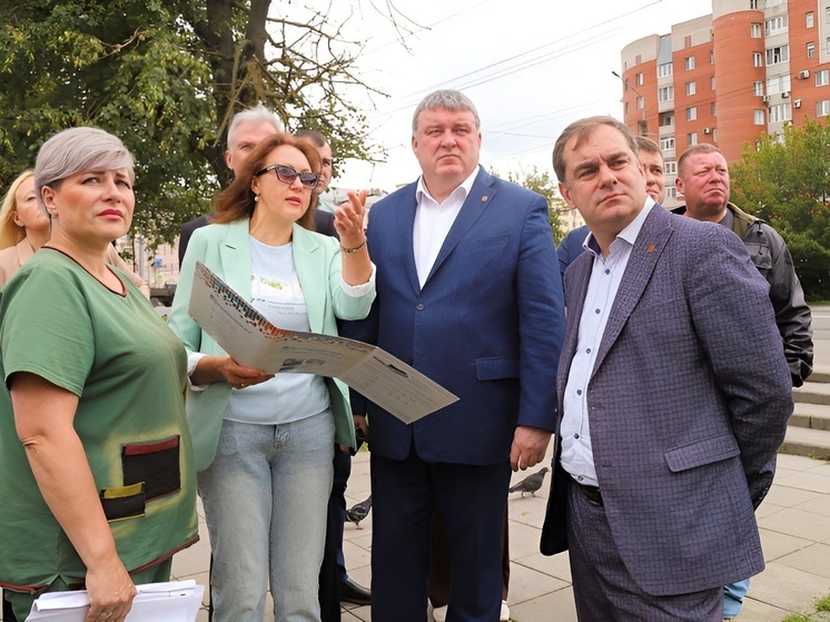 Беспалов обсудил преобразование сквера Памяти жертв политических репрессий