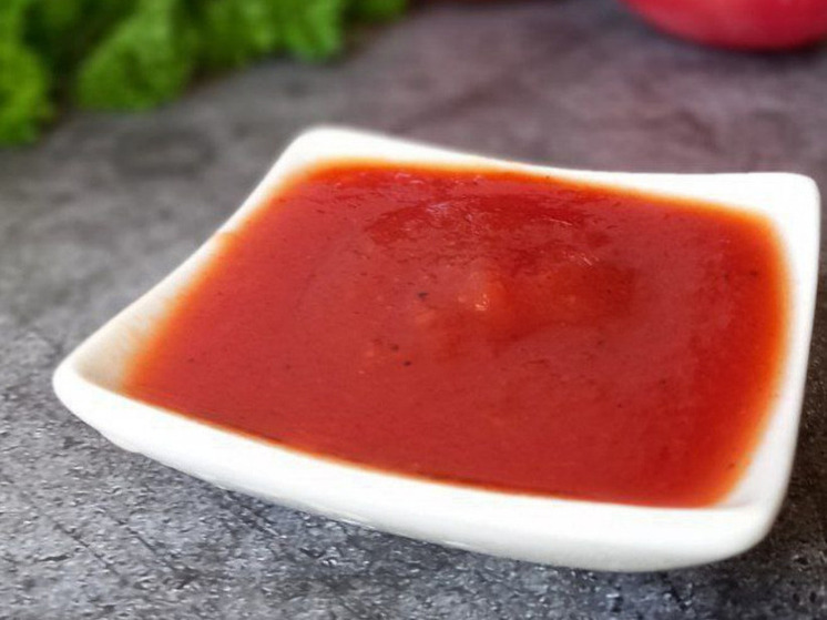 Домашний кетчуп хорош не только вкусом, но и тем, что в нем нет никакой химии