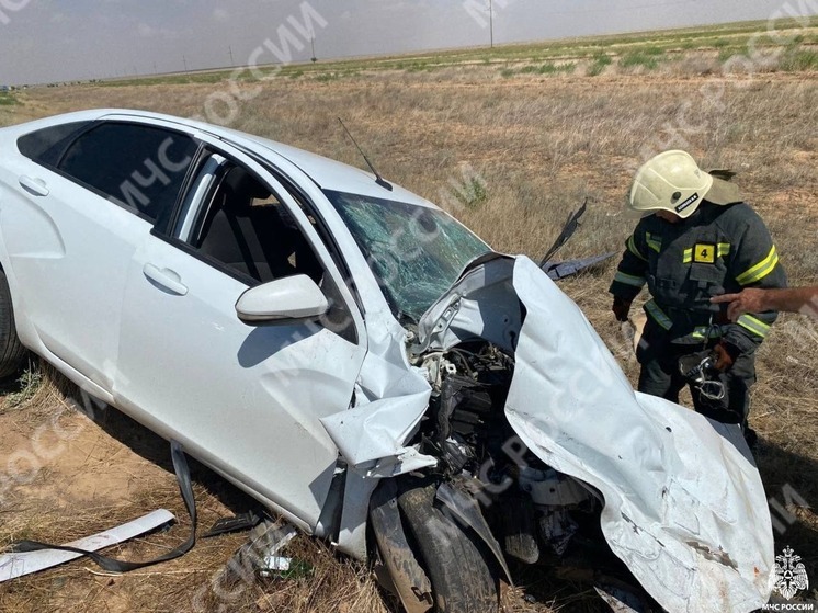 В  дорожной  аварии в  Калмыкии пострадали 2 человека