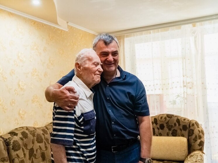 Столетнего ветерана-военного лётчика из Мелитополя поздравили с Днём ВВС