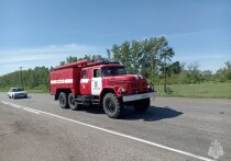 В райцентре Алтайское 12 августа произошел пожар в частном доме. От огня пострадали стены и крыша строения. 