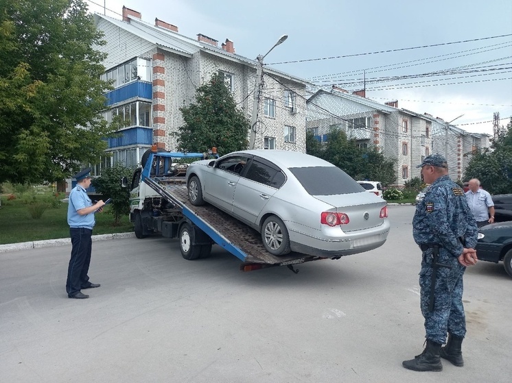 Житель Новосибирской области не смог снять с учета автомобиль из-за своего долга