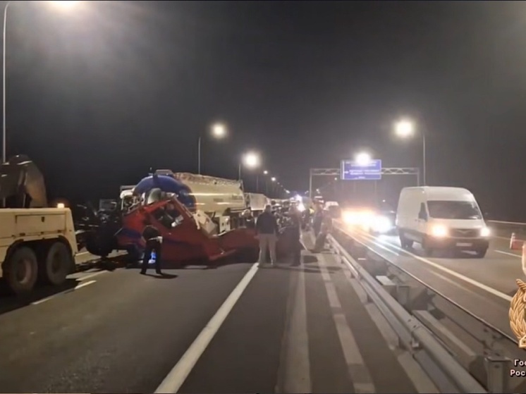 В ДТП с тремя грузовиками в Ростовской области погиб один человек